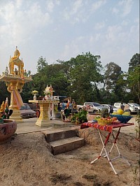 ศาลพระพรหมลานแสงโชคเกษตรกิจ